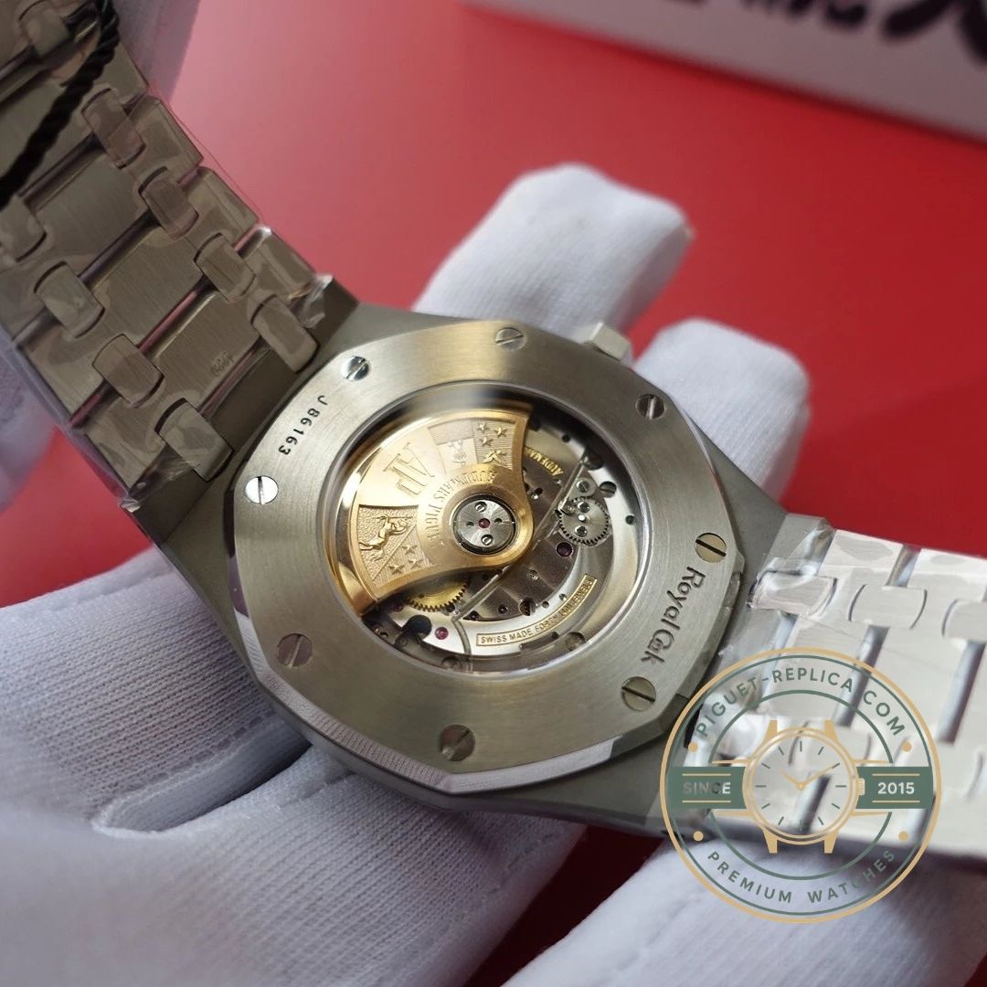 Audemars Piguet Royal Oak replica luxury blue watch with elegant case design and integrated steel strap