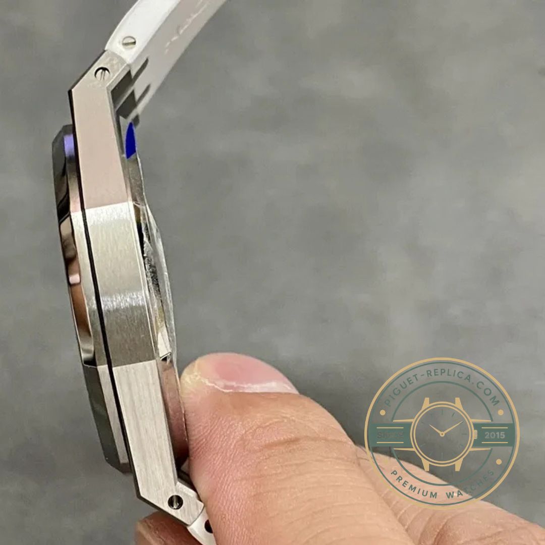 Replica Audemars Piguet Royal Oak 15400ST white dial close-up with octagonal bezel