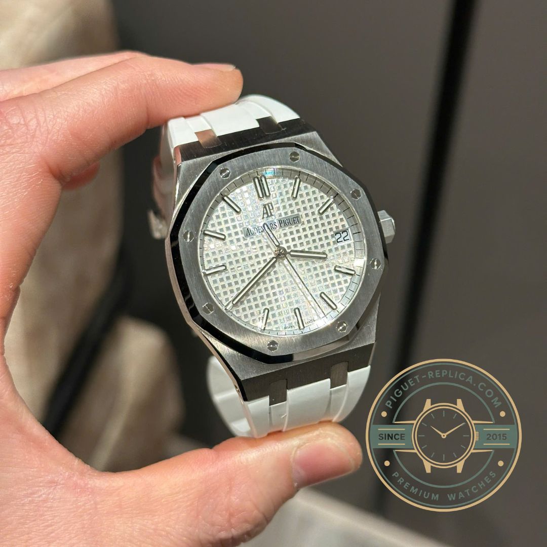 Audemars Piguet Royal Oak White Rubber 15400ST.OO.1220ST.02 super clone watch with premium details