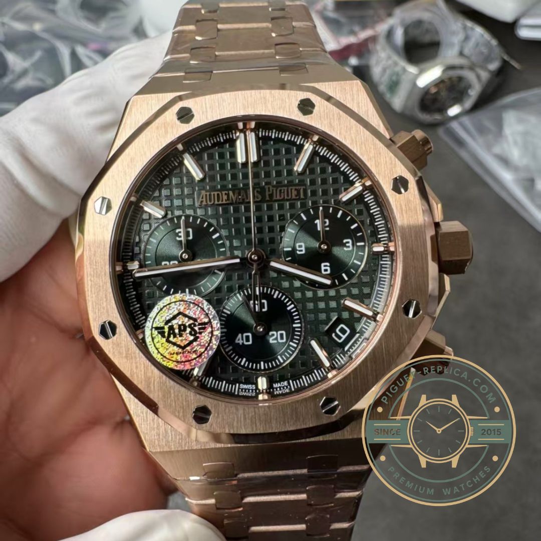 AP Royal Oak super clone 26240OR featuring a green Grande Tapisserie dial and rose gold bezel