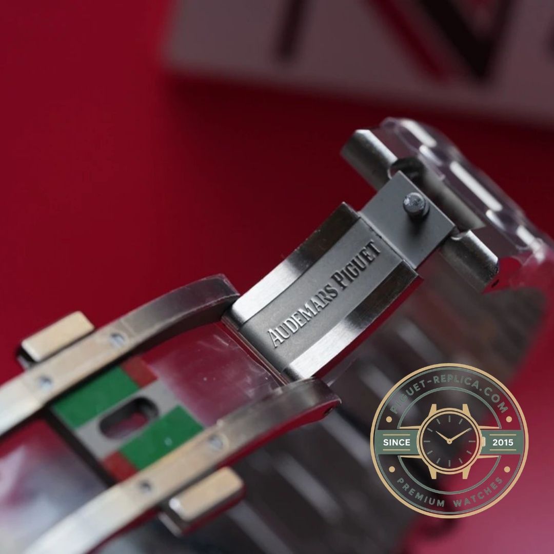 Audemars Piguet Royal Oak 15500 blue Grande Tapisserie dial close-up details