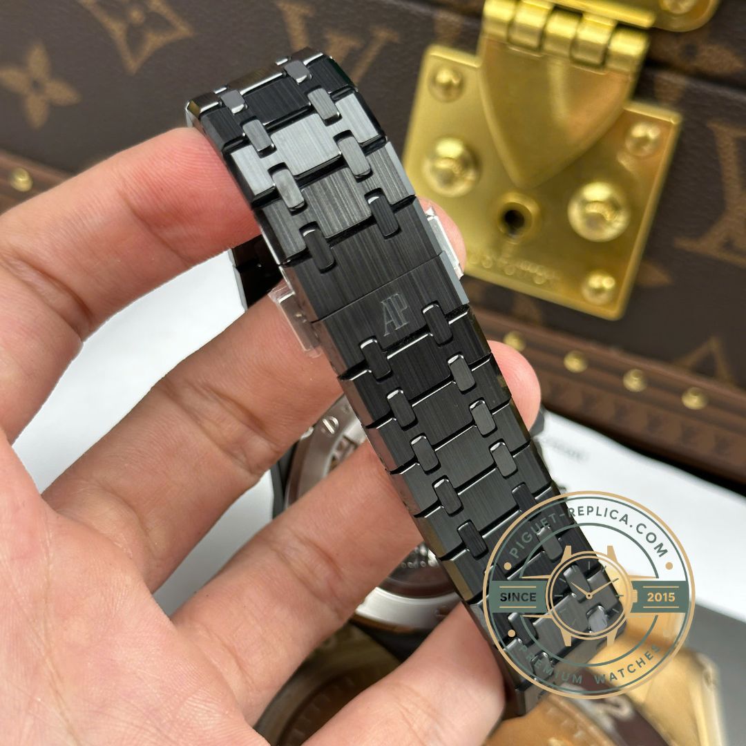 Audemars Piguet Royal Oak 26240CE blue dial replica watch with black ceramic case