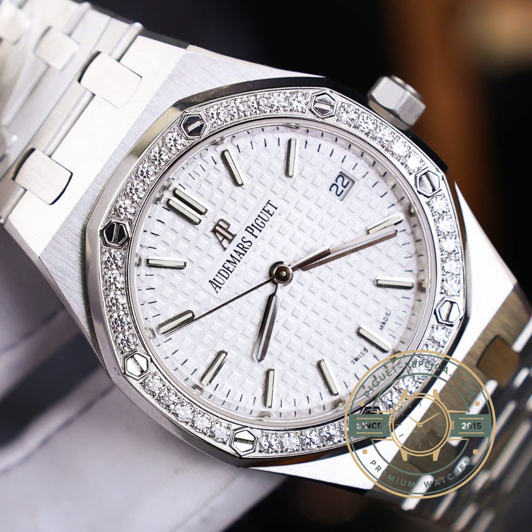 Audemars Piguet replica Royal Oak watch with detailed tapisserie dial finish
