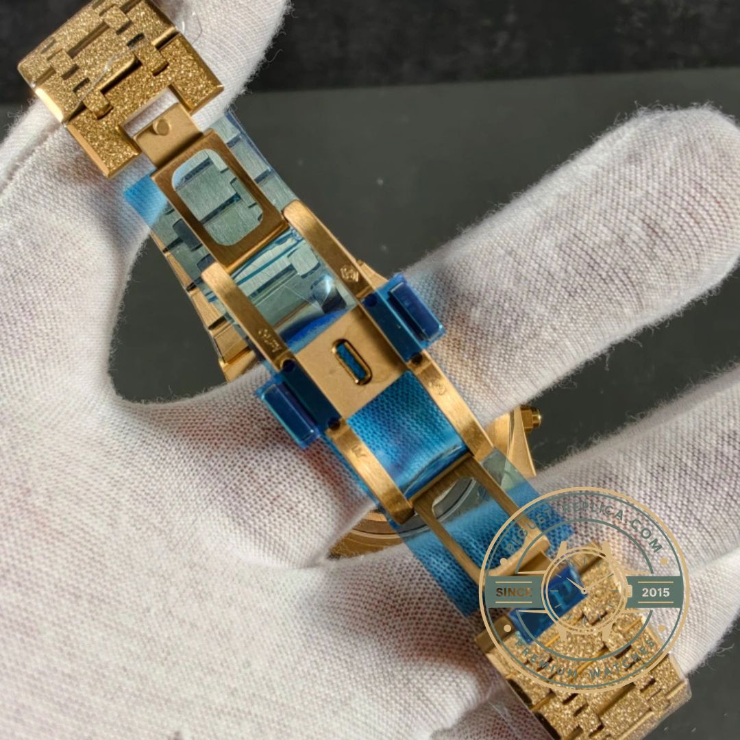Audemars Piguet replica Royal Oak 26240BA with sapphire crystal and anti-reflective coating
