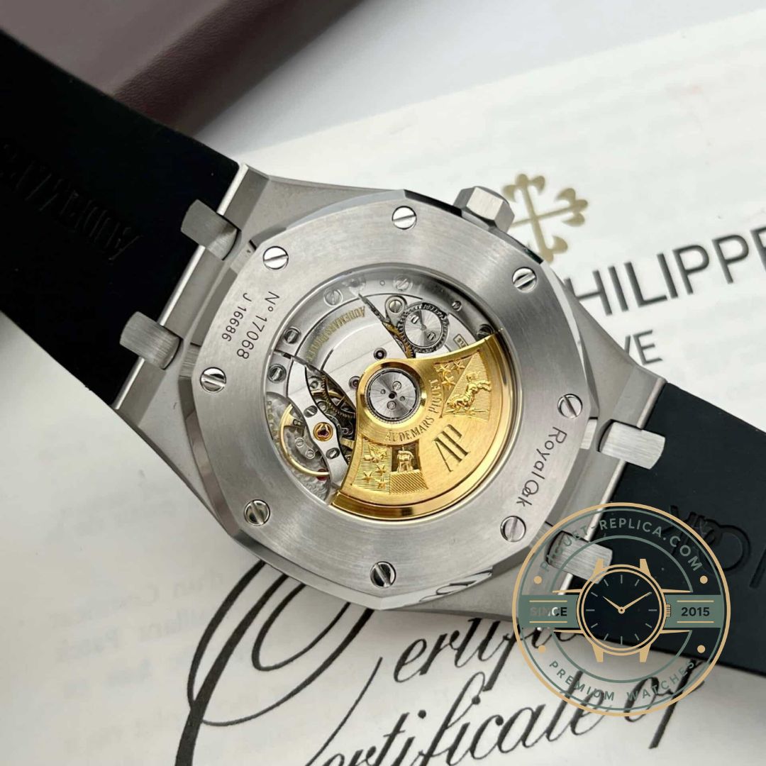 Audemars Piguet Royal Oak 15400ST Black Rubber Strap Folding Clasp Detail