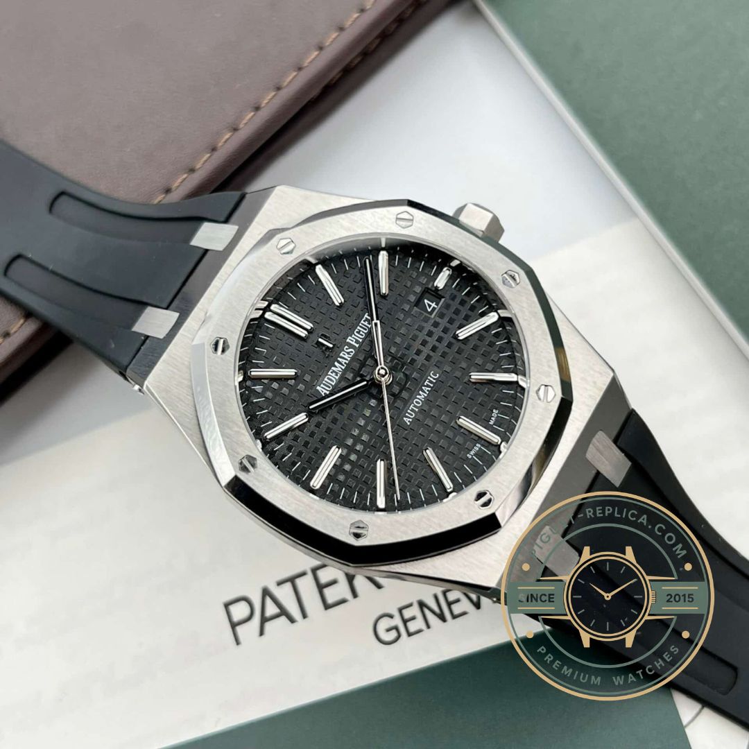 Royal Oak 15400ST Black Rubber Super Clone Luxury Replica Watch