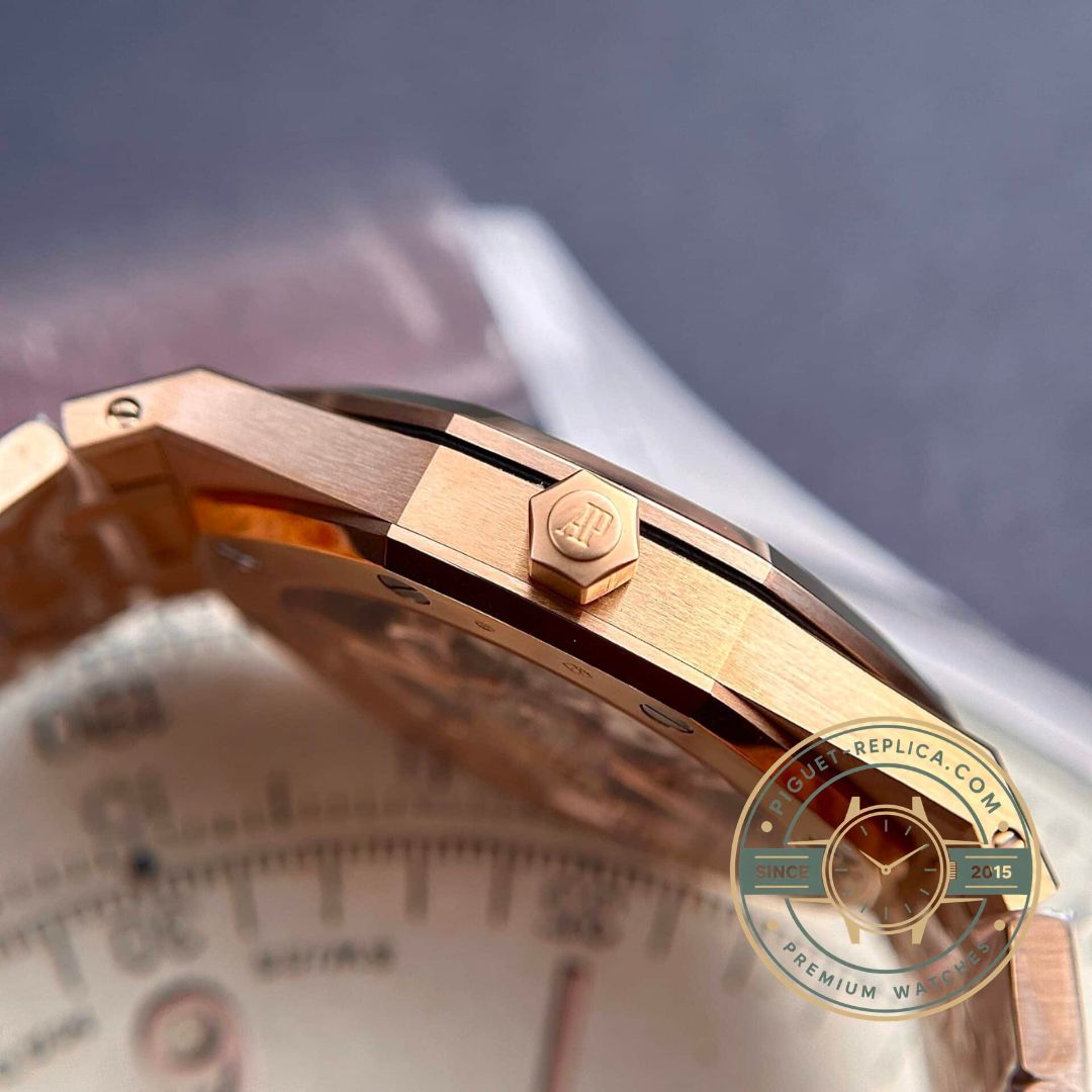 Royal Oak replica 16202.OR featuring a textured Grande Tapisserie dial