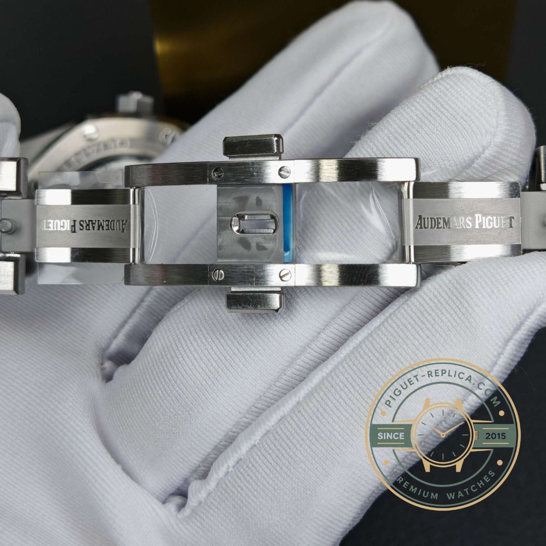 Audemars Piguet Royal Oak 26574ST.OO.1220ST.03 stainless steel case and octagonal bezel details