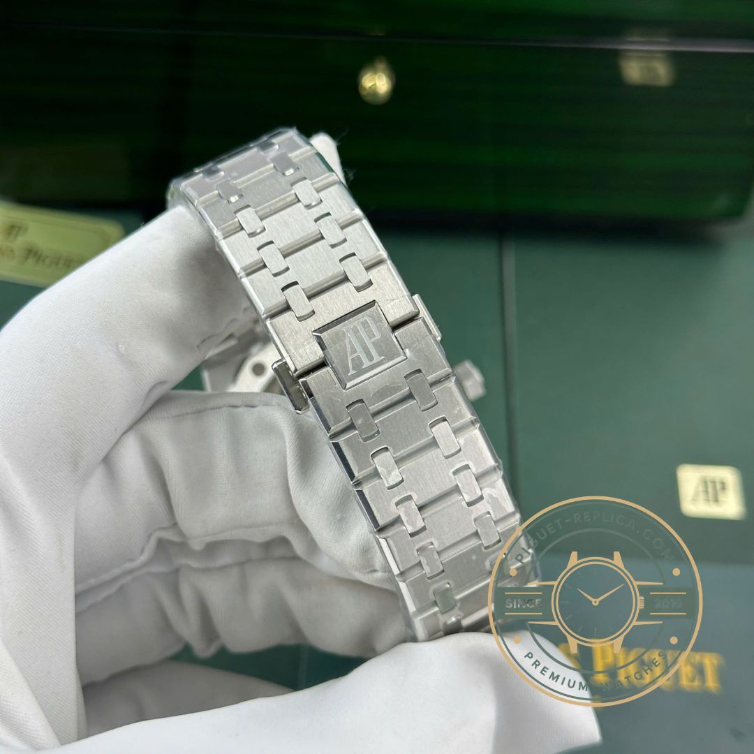Audemars Piguet Royal Oak Tourbillon 26522TI detailed watch view