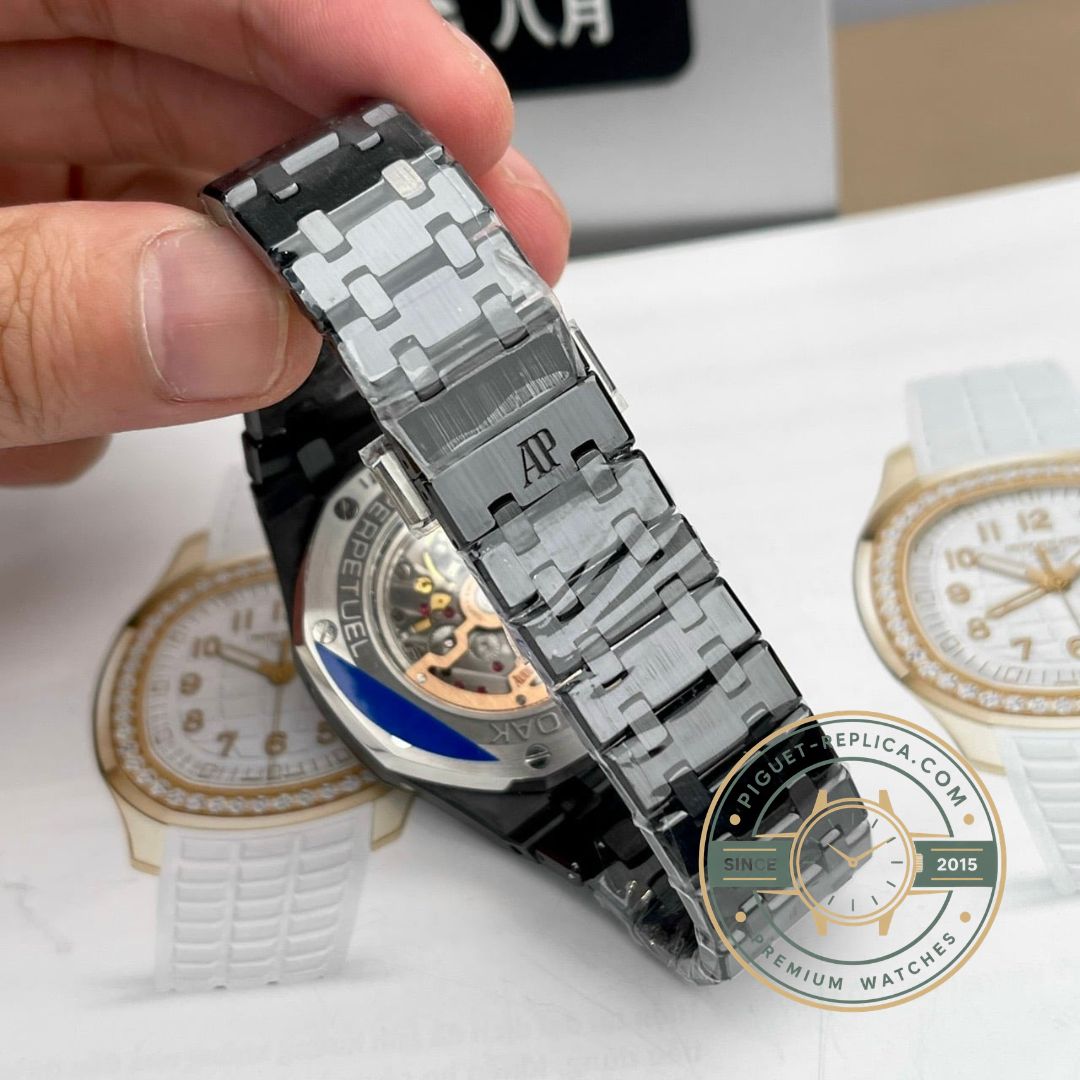 Replica Audemars Piguet Royal Oak watch details with sapphire crystal and automatic movement