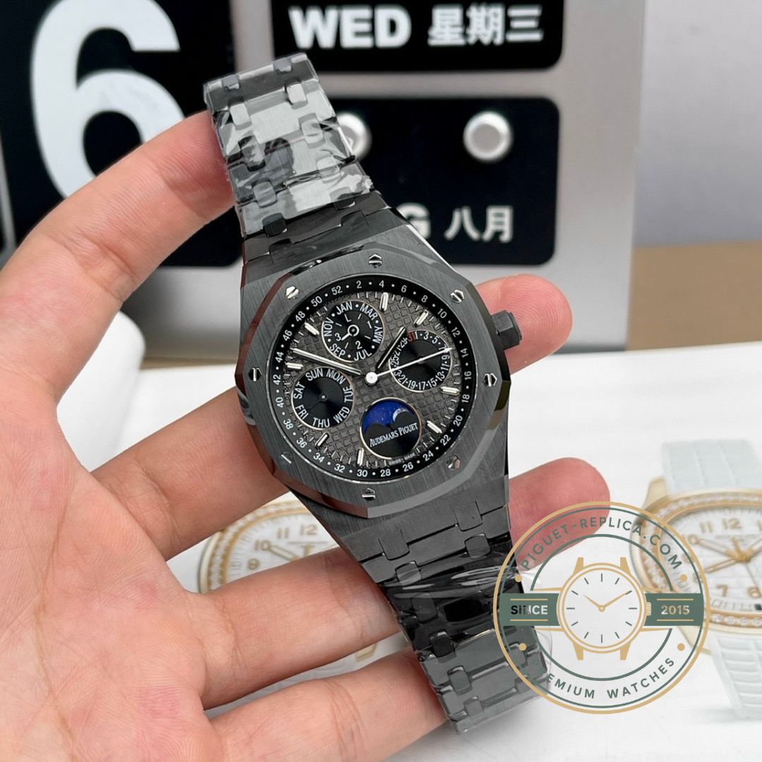Audemars Piguet Royal Oak 26579CE super clone watch with premium finishing