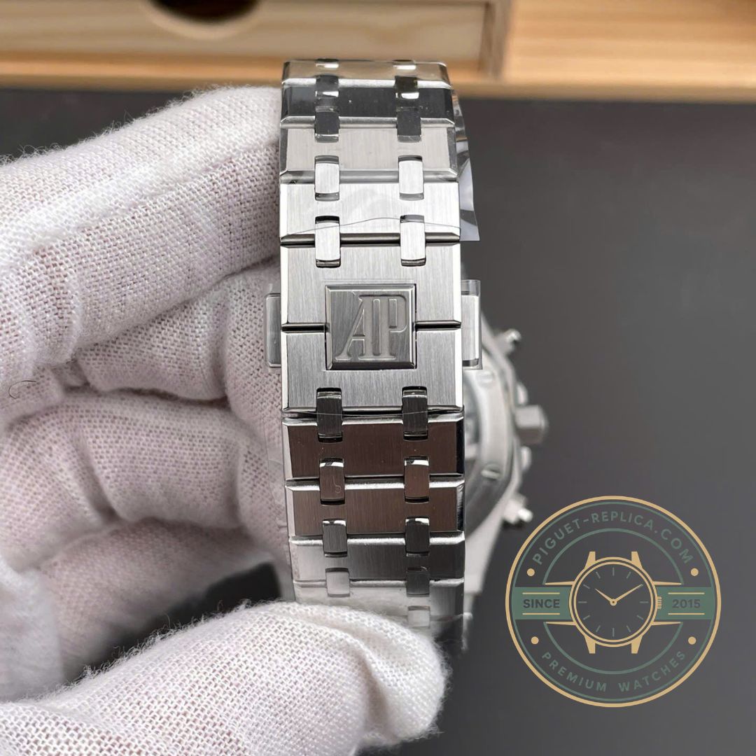Audemars Piguet replica Royal Oak 26240ST with integrated stainless steel bracelet