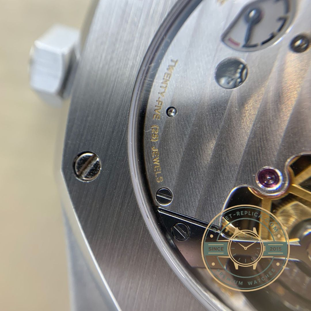 Replica Royal Oak 26510ST integrated stainless steel bracelet details