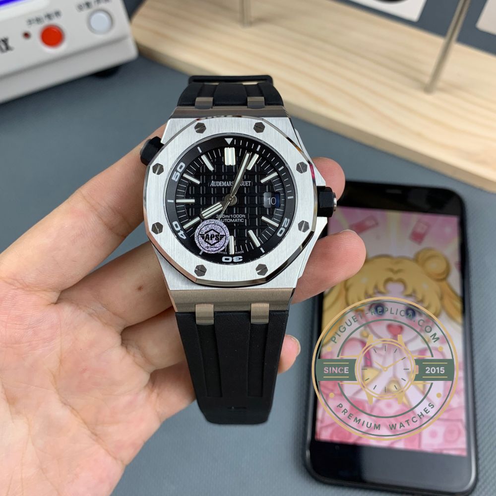 Royal Oak Offshore replica AP watch featuring black dial, stainless steel case, and iconic Offshore style