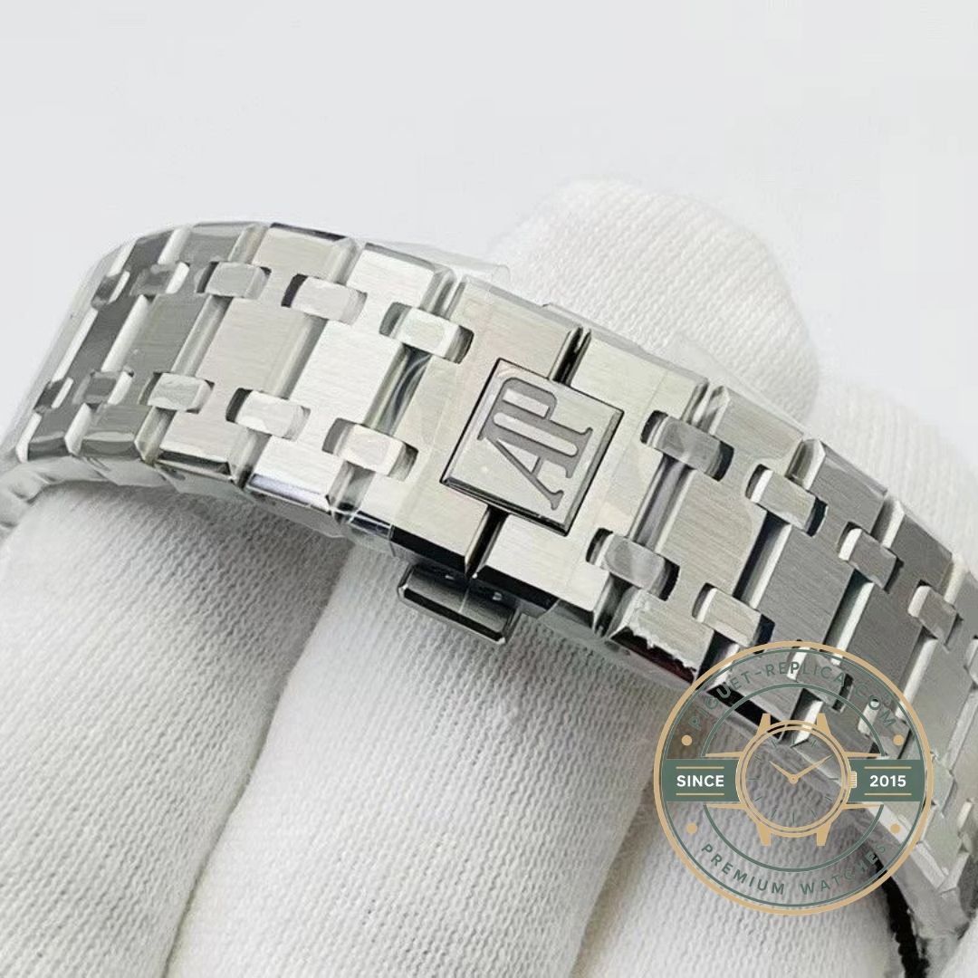 Audemars Piguet Royal Oak 15500ST CAL.4302 automatic movement watch details