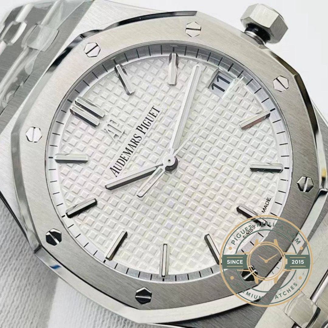 Audemars Piguet Royal Oak 15500ST white Grande Tapisserie dial close-up