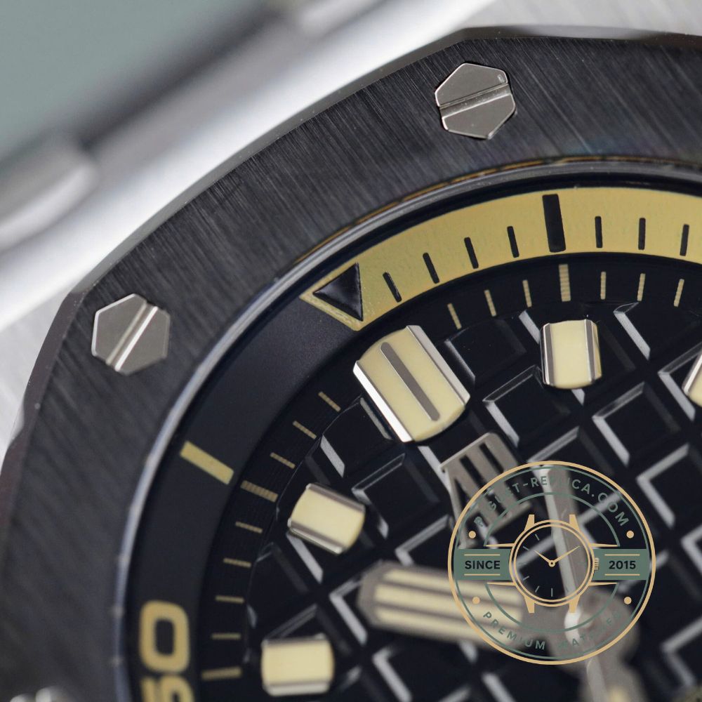 Audemars Piguet replica Royal Oak Offshore black dial 42mm watch with automatic movement and rubber strap design