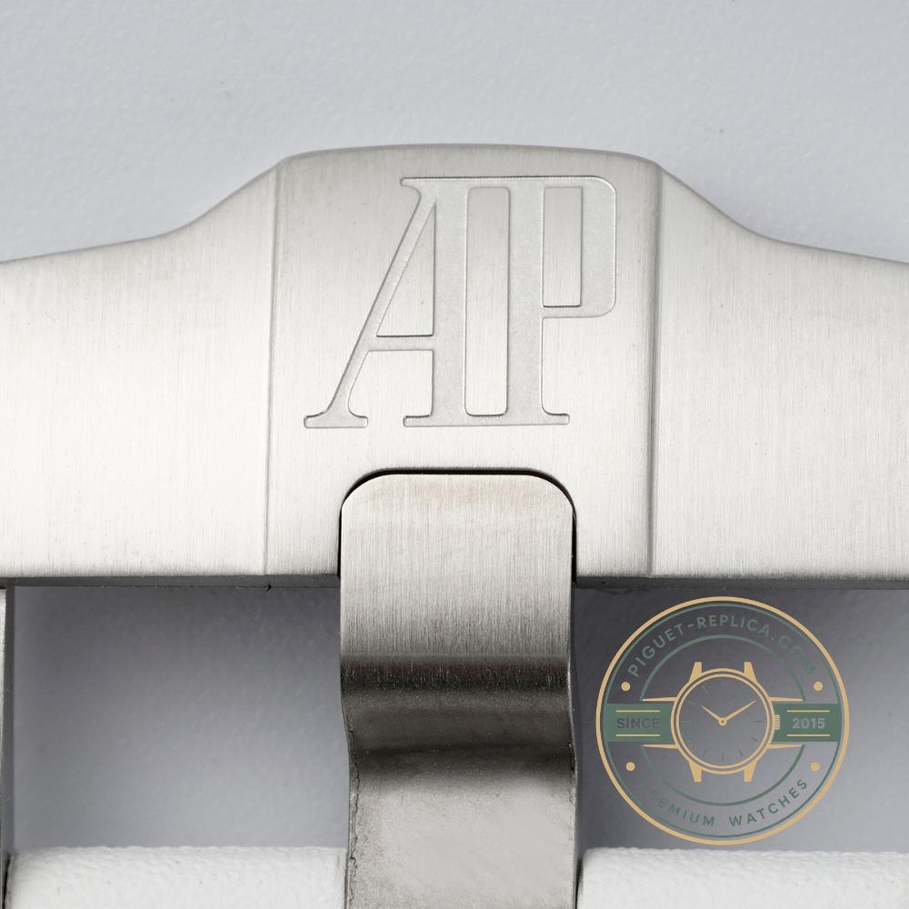 Audemars Piguet super clone 26402CB featuring a white ceramic bezel, forged carbon case and white rubber strap