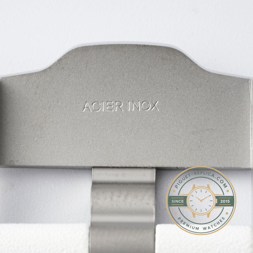 AP watch replica inspired by the Royal Oak Offshore 26402CB with a silver-white chronograph dial