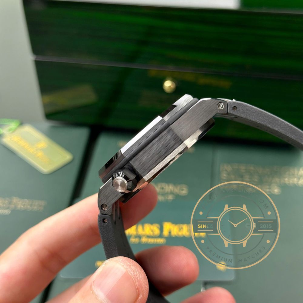 Audemars Piguet Royal Oak Offshore super clone replica with black rubber strap, rotating bezel, and AP Royal Oak Offshore design