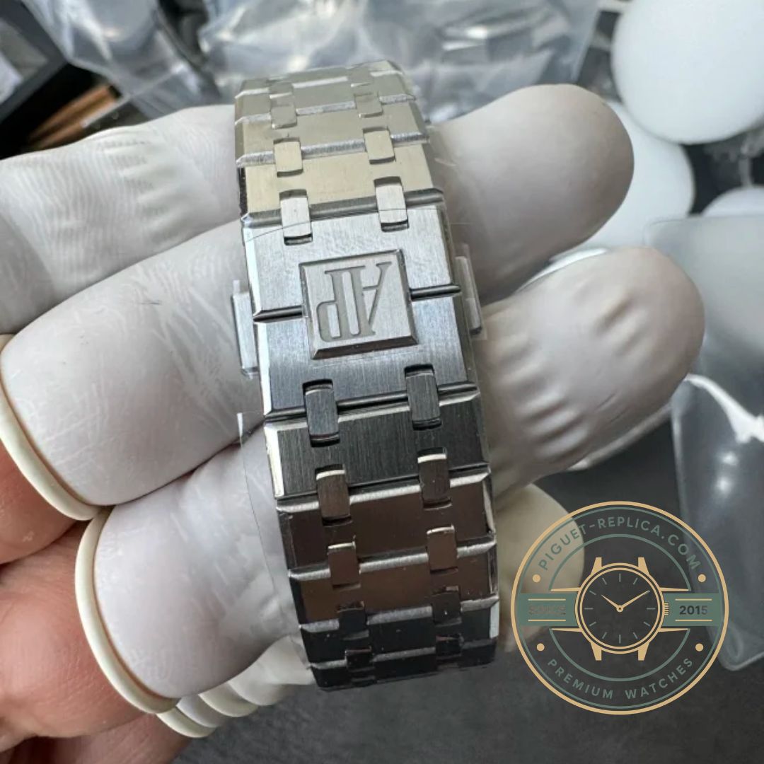 Replica Audemars Piguet 26240ST with integrated stainless steel Royal Oak bracelet