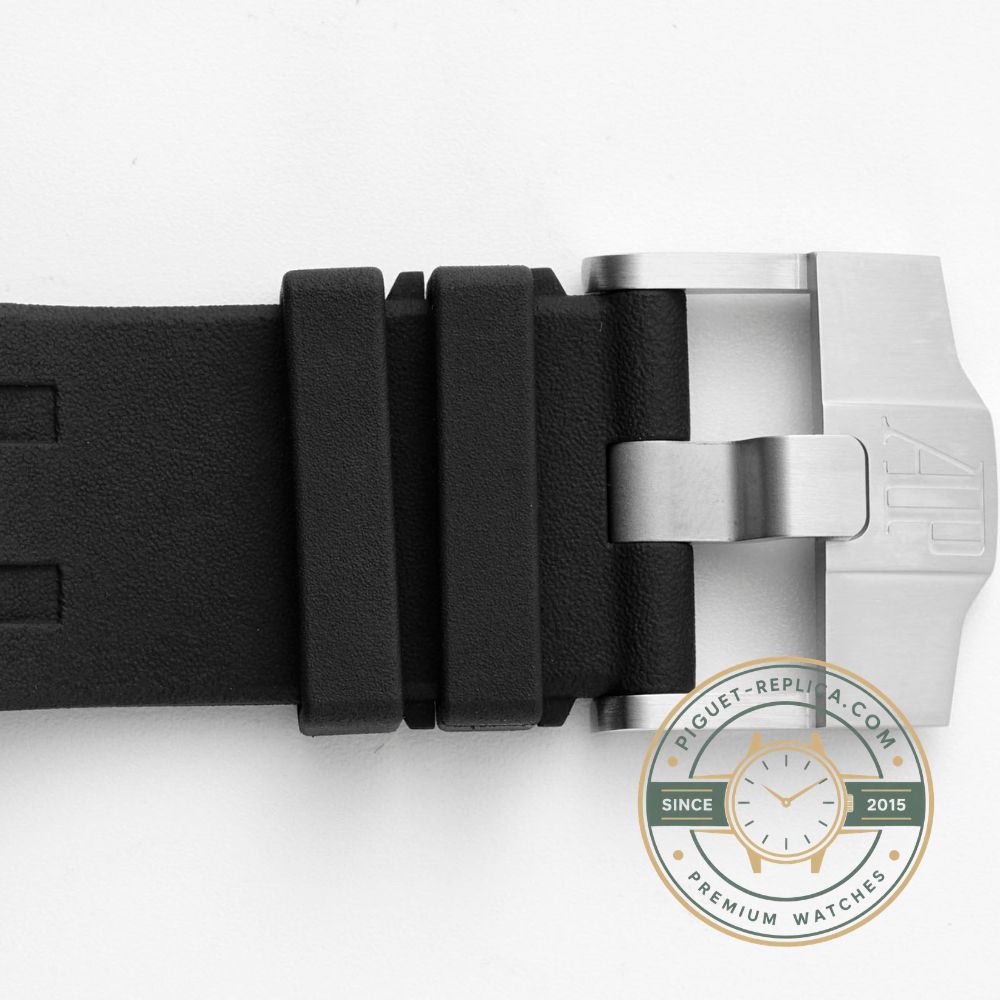 Replica Royal Oak Offshore white black dial 44mm wrist shot