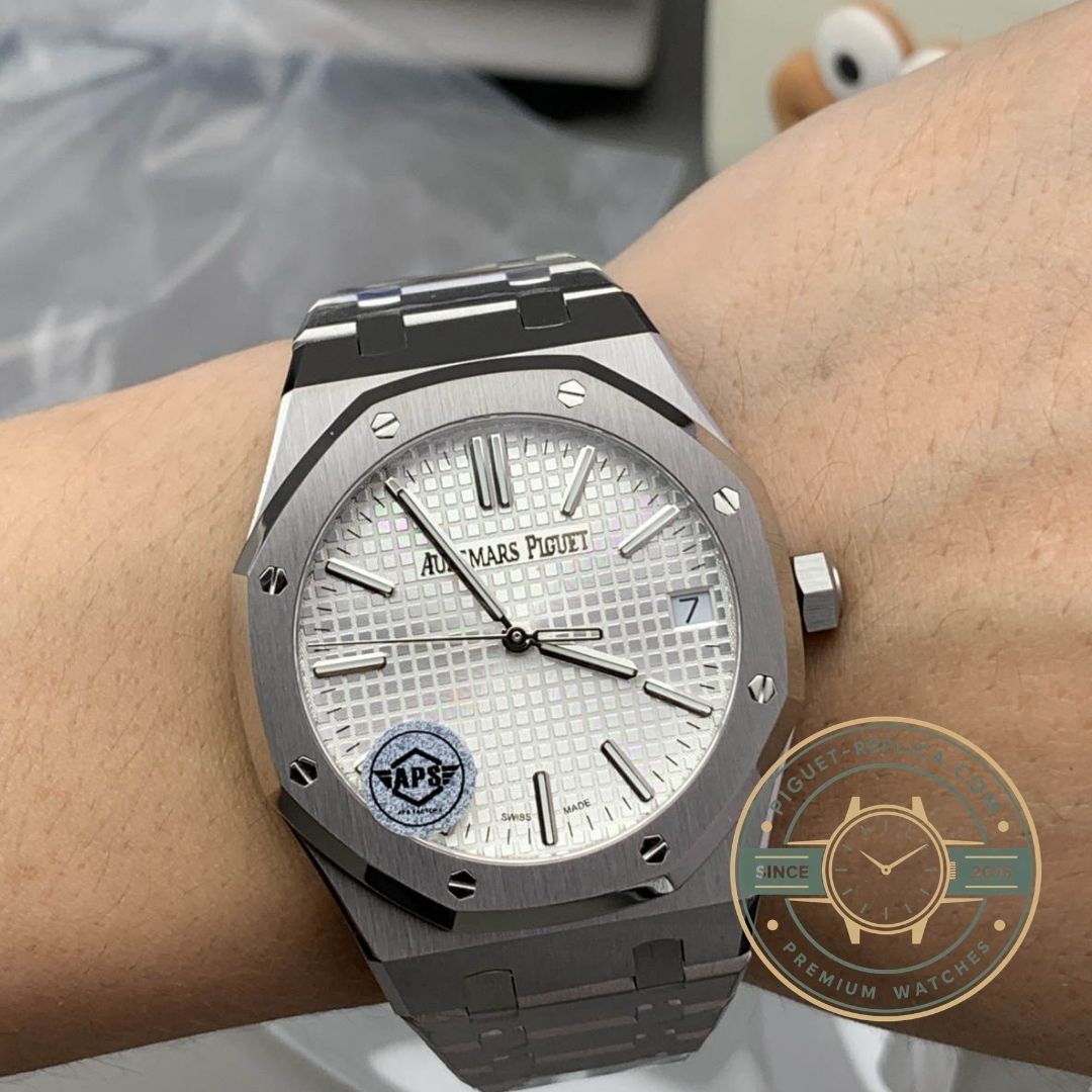 Royal Oak replica watch 15510ST with stainless steel case, grey dial, and elegant AP inspired finishing