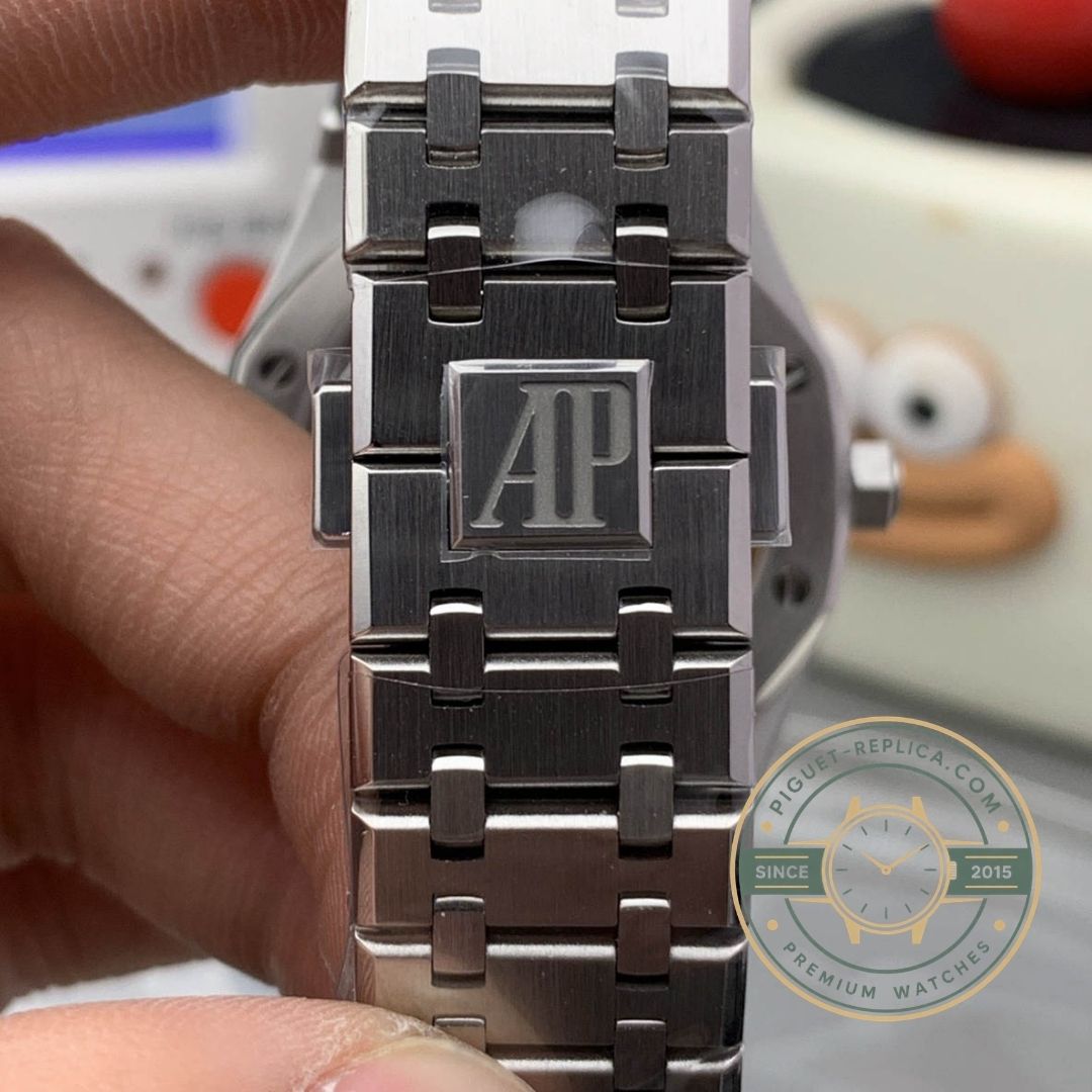 AP Royal Oak replica grey dial 15510ST watch with integrated steel bracelet and premium mechanical details