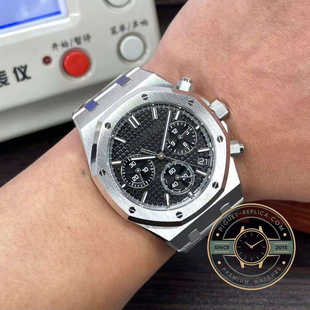 Replica Audemars Piguet 26240ST with integrated stainless steel Royal Oak bracelet