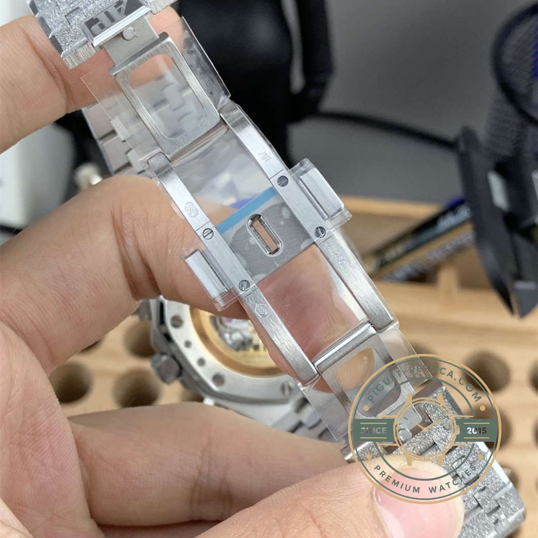 Audemars Piguet Royal Oak 26240BC replica watch in frosted 18K white gold