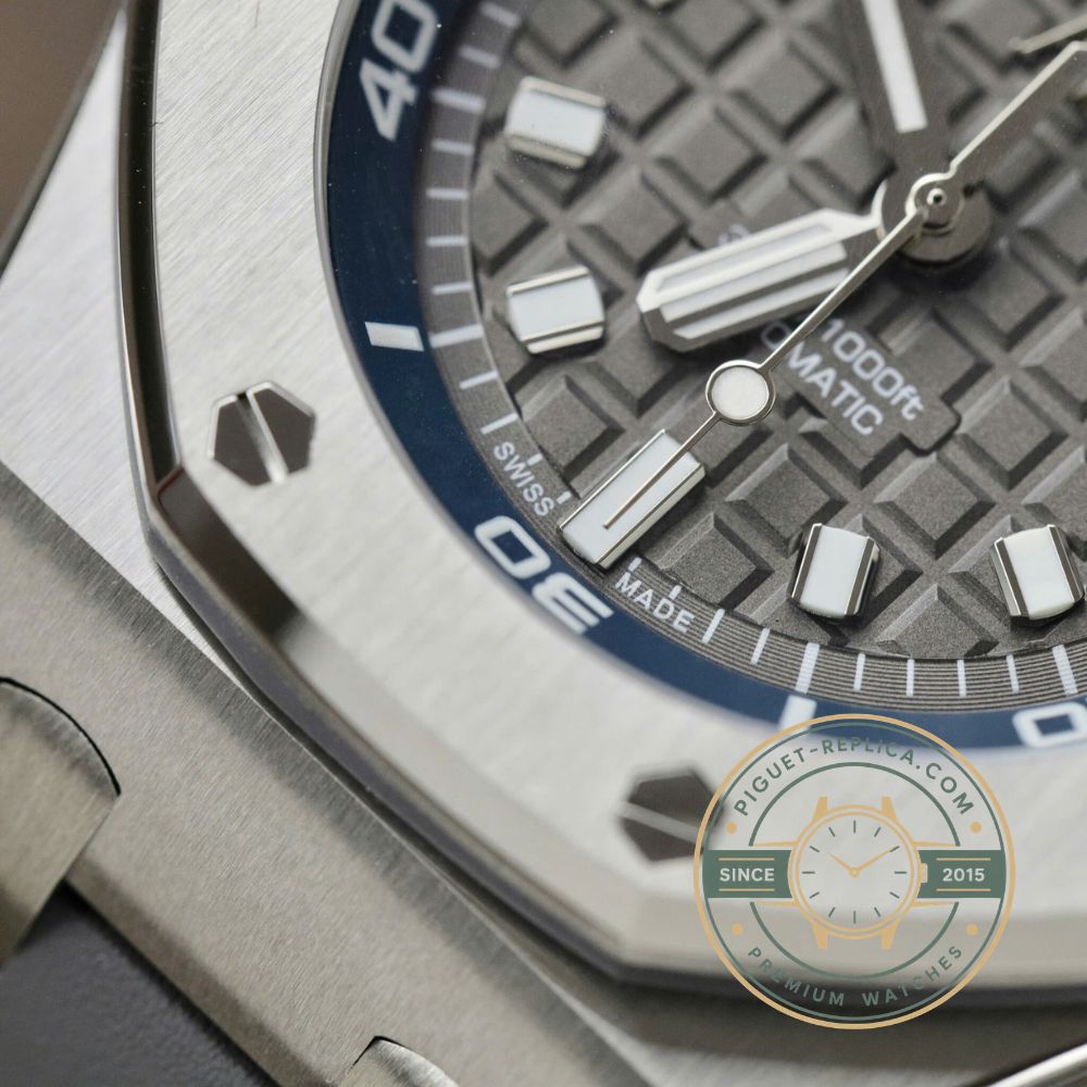 Replica AP Royal Oak Offshore 15720ST stainless steel watch with black dial and rubber strap