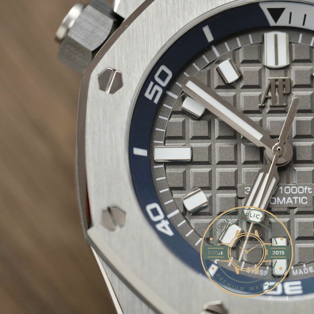 Audemars Piguet Swiss replica Royal Oak Offshore watch with black dial design