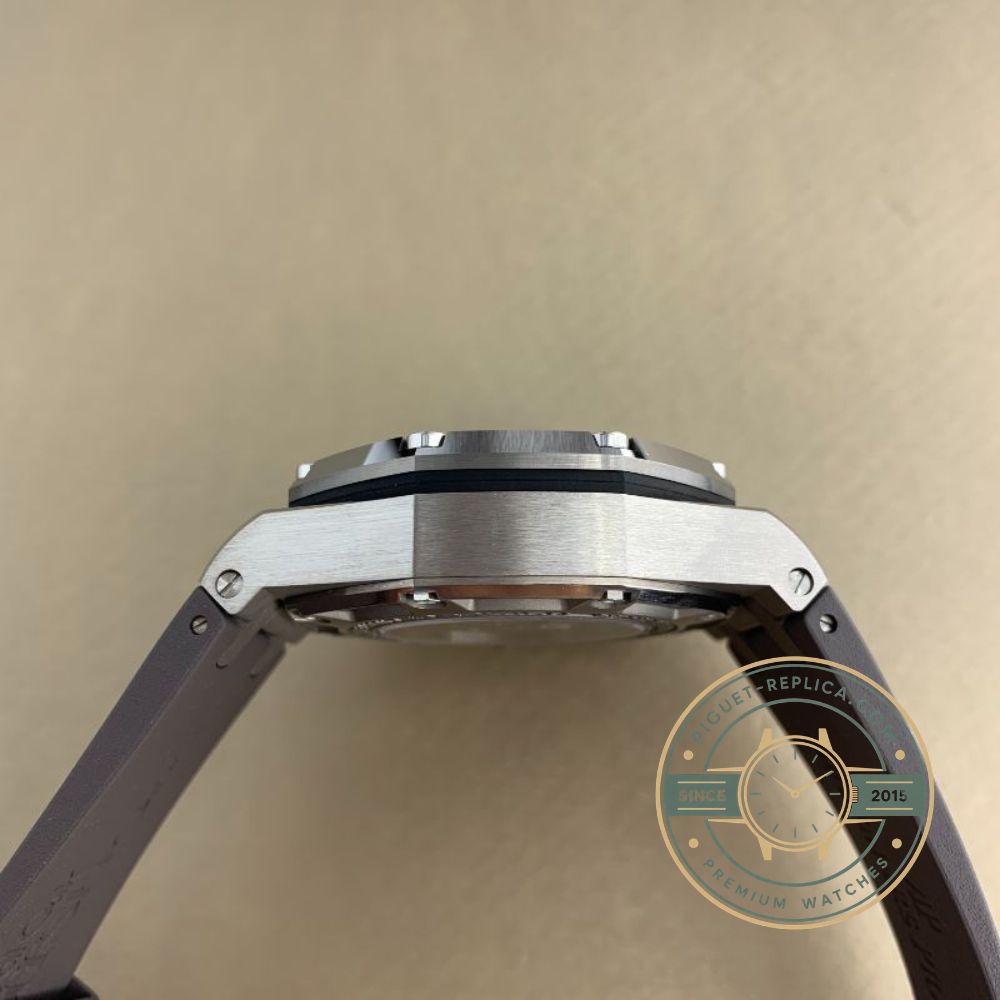 Audemars Piguet automatic replica Offshore watch with chronograph, date and small seconds