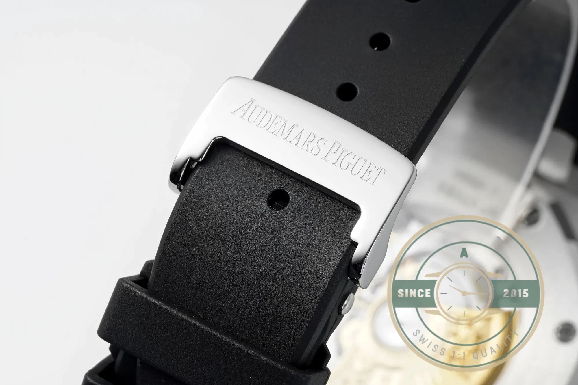 Replica Audemars Piguet Royal Oak 15400ST white rubber luxury timepiece details