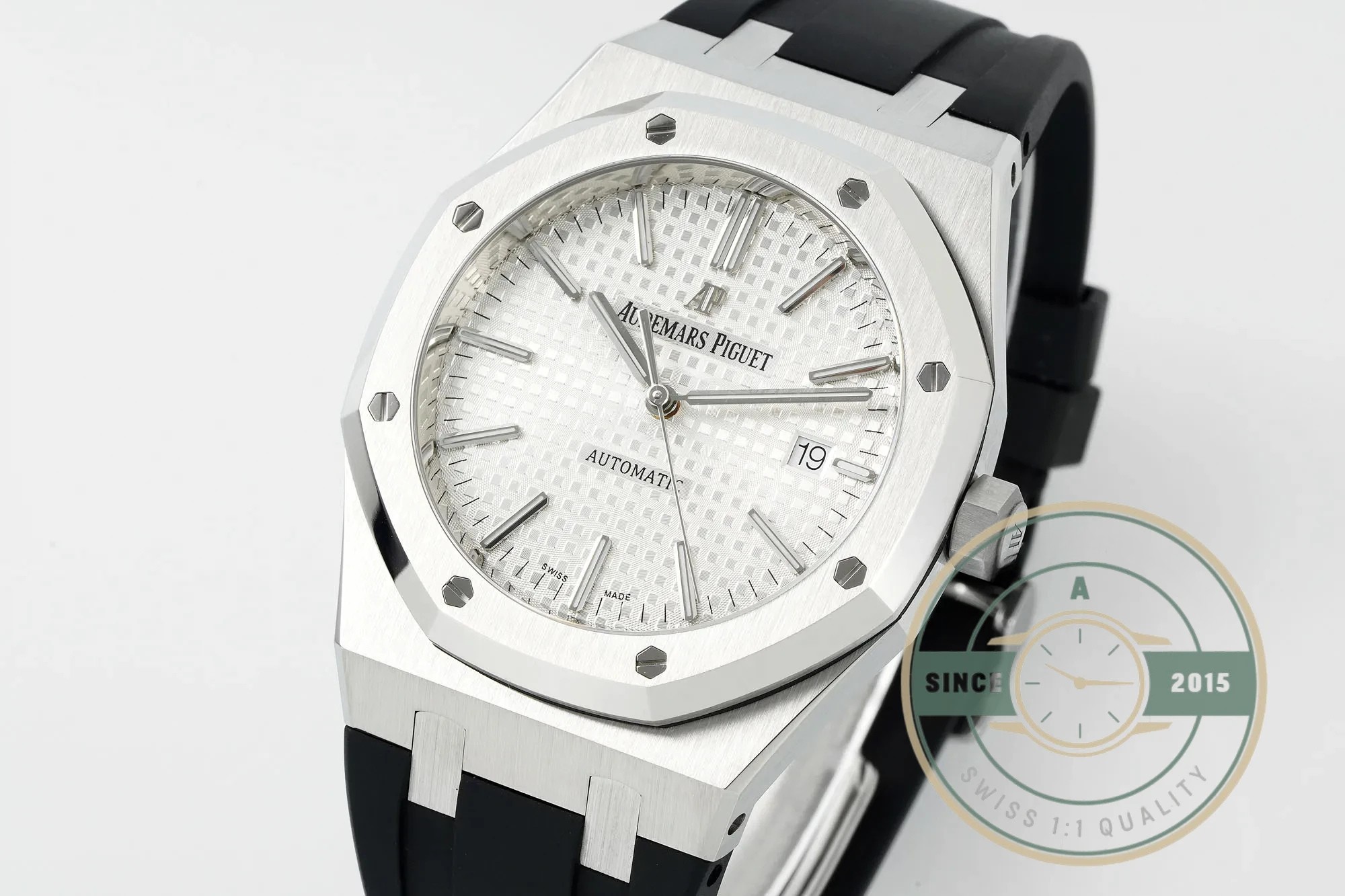 Audemars Piguet Royal Oak White Rubber 15400ST.OO.1220ST.02 luxury replica watch front view