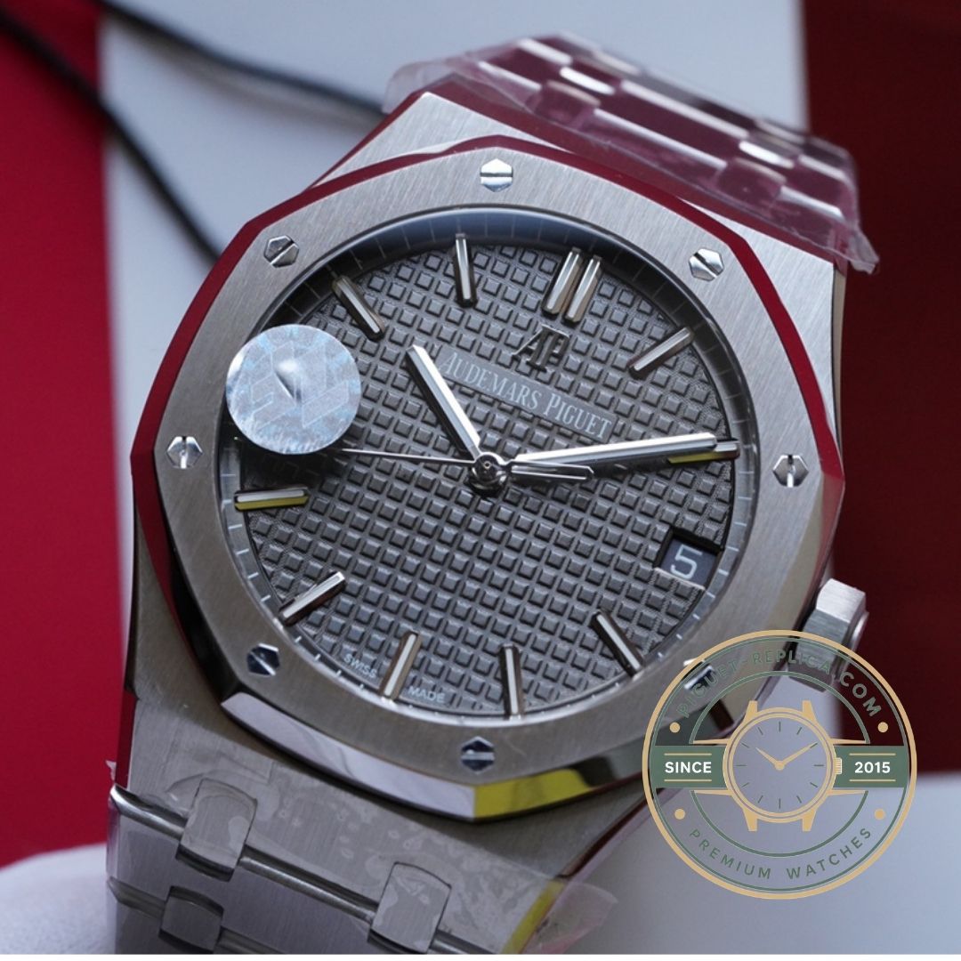 Audemars Piguet replica Royal Oak 15500 with automatic movement and transparent caseback details