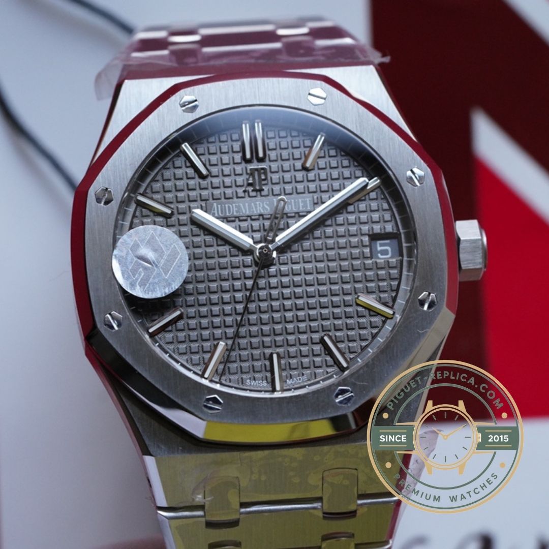 AP Royal Oak replica 15500ST grey dial watch with octagonal bezel and integrated bracelet