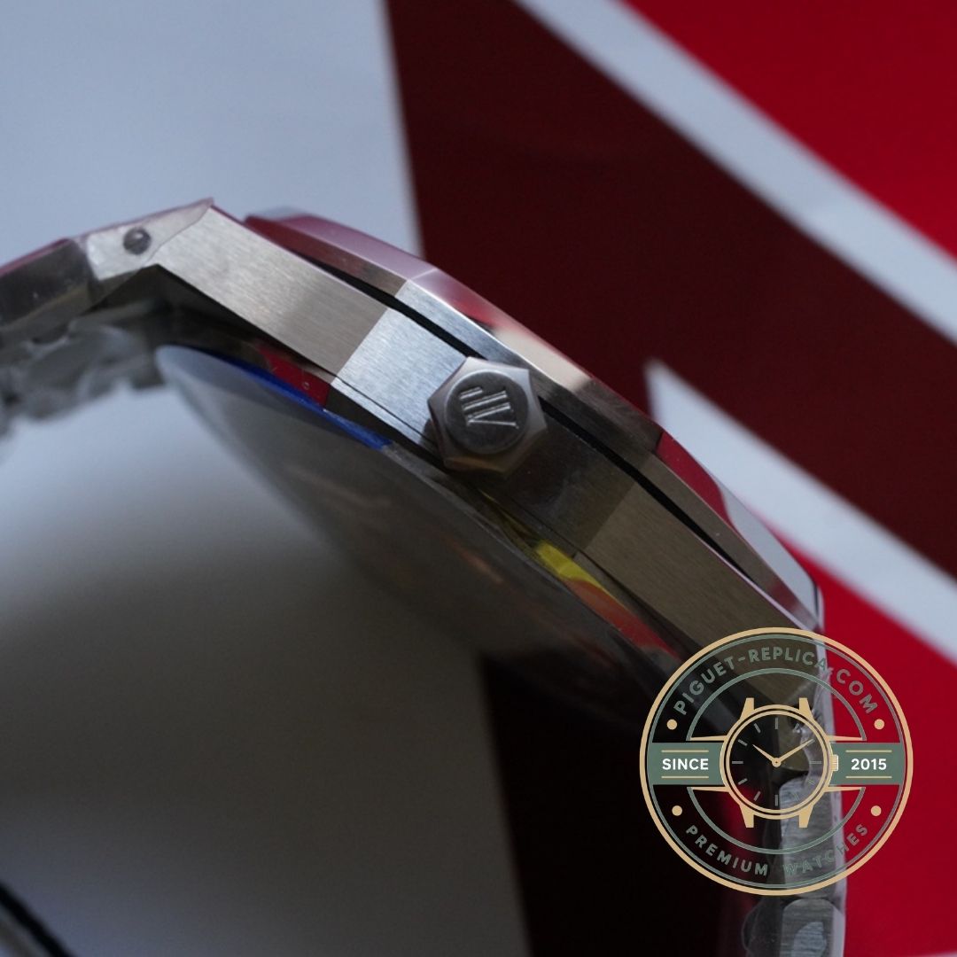 AP watch Royal Oak replica with stainless steel bracelet and classic integrated case design