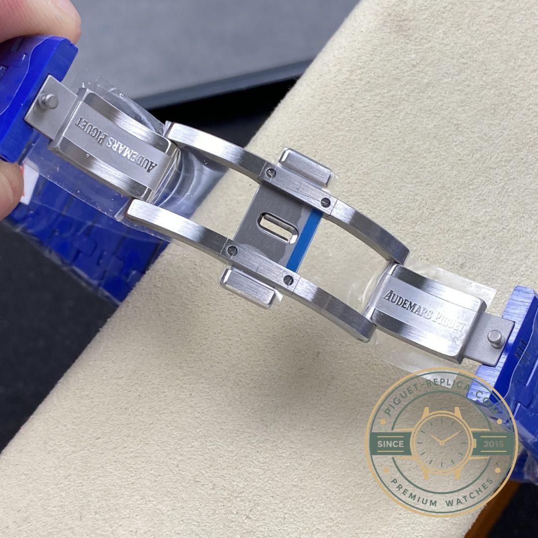 AP Royal Oak replica 15500 featuring a white Grande Tapisserie dial