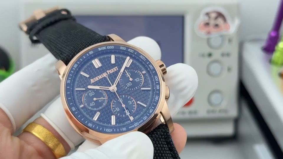 Quality-check video thumbnail of Audemars Piguet Code 11.59 260483 Gold Replica – 41mm Black Dial