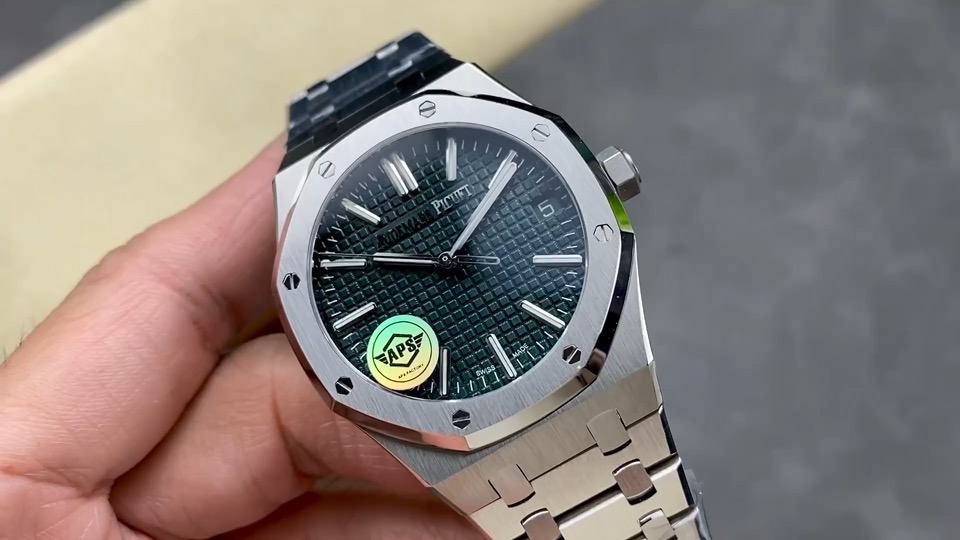Quality-check video thumbnail of AP Royal Oak Super Clone 15510ST Green Dial 41mm