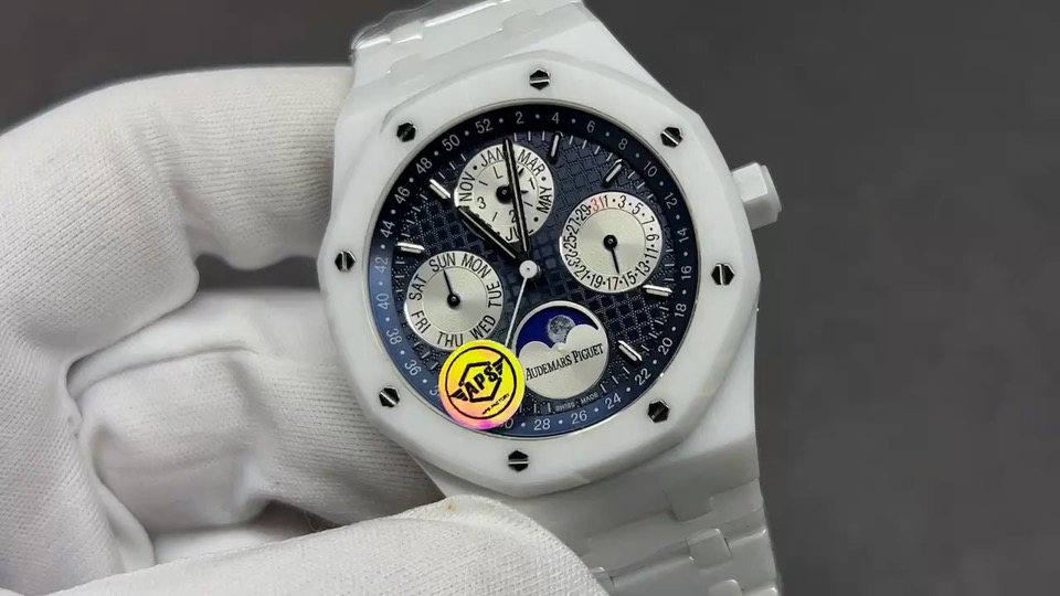 Quality-check video thumbnail of Audemars Piguet Royal Oak 26579CB Super Clone Replica