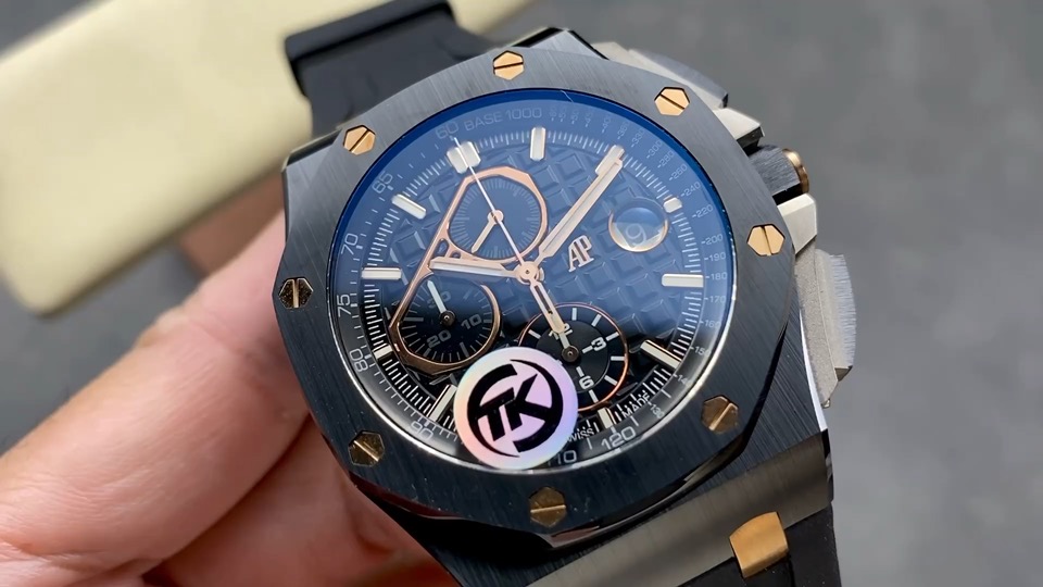 Quality-check video thumbnail of AP Royal Oak Offshore 26405CE Replica 44mm Ceramic