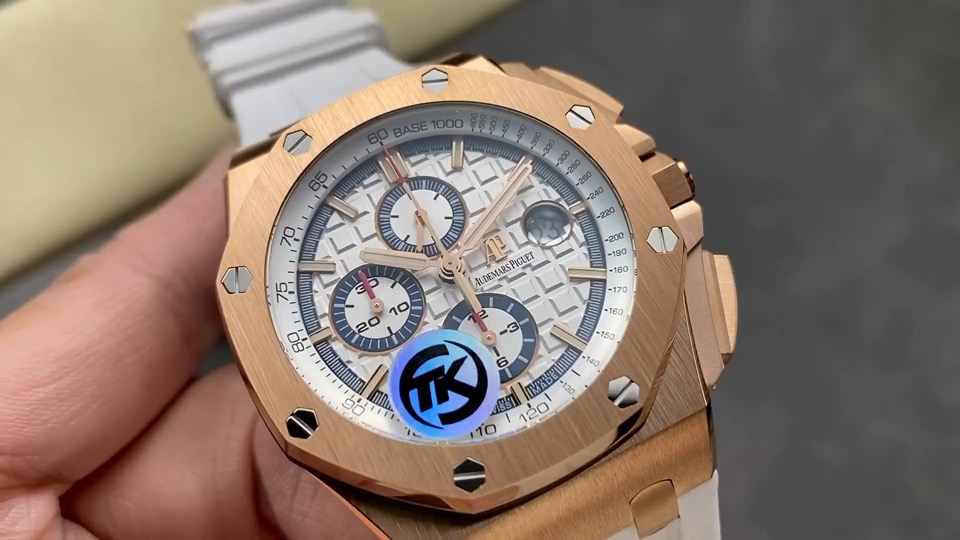 Quality-check video thumbnail of Audemars Piguet Royal Oak Offshore Replica 26408OR 44mm Rose Gold