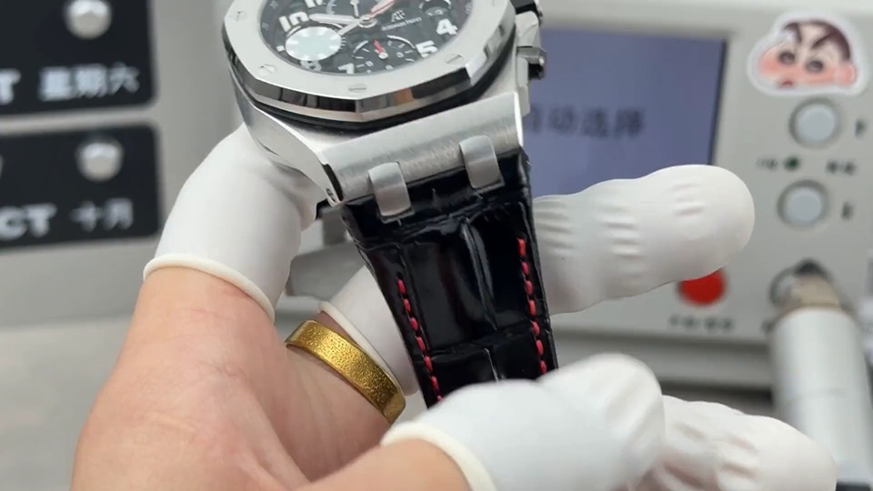 Quality-check video thumbnail of AP Royal Oak Offshore Replica 26470ST 44mm