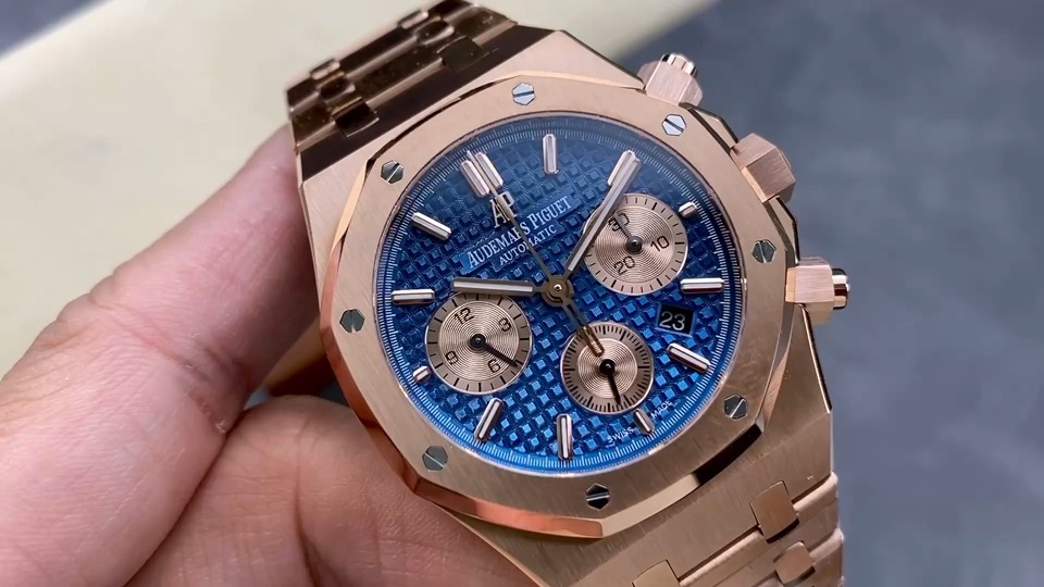 Quality-check video thumbnail of Audemars Piguet Royal Oak 26331OR 41mm Blue Rose Gold Super Clone