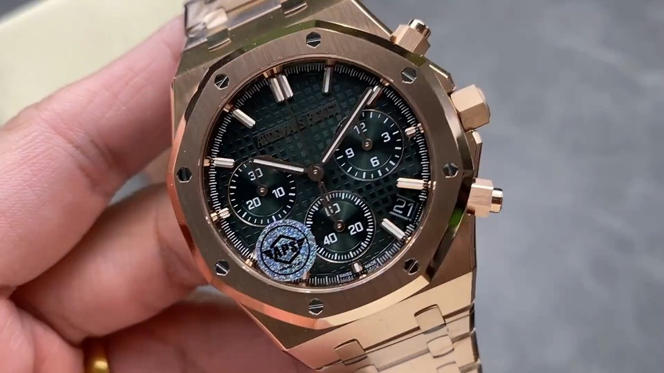 Quality-check video thumbnail of Audemars Piguet Royal Oak Replica 26240OR Green Dial Rose Gold