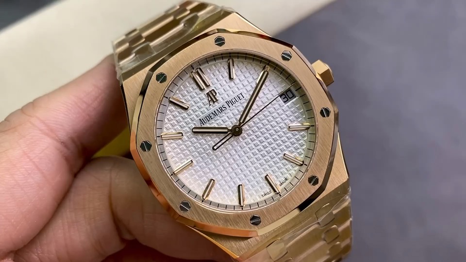 Quality-check video thumbnail of Audemars Piguet Royal Oak Series 15500OR.OO.1220OR.01 1 Replica
