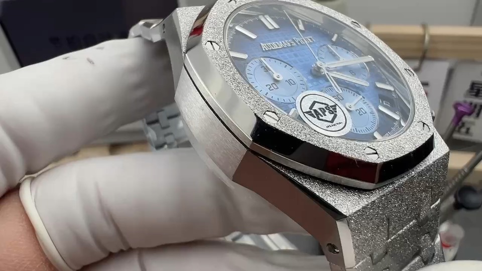 Quality-check video thumbnail of Audemars Piguet Royal Oak series 26240BC.GG.1324BC 1 Replica