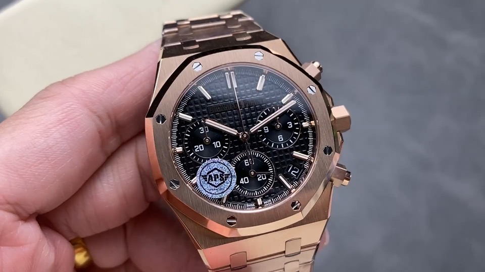 Quality-check video thumbnail of Audemars Piguet Royal Oak Series 26240OR.OO.1320OR Replica